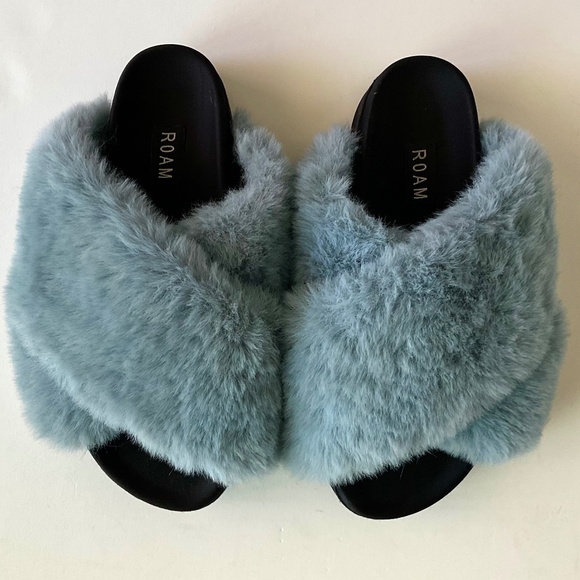 ROAM Cloud Slippers Icy Blue Faux Fur Size 11 EU 41 - Picture 1 of 11